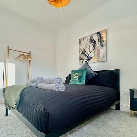 Cozy & Spacious 3-Bedroom Home By Tailored Accommodation Swansea Eksteriør bilde