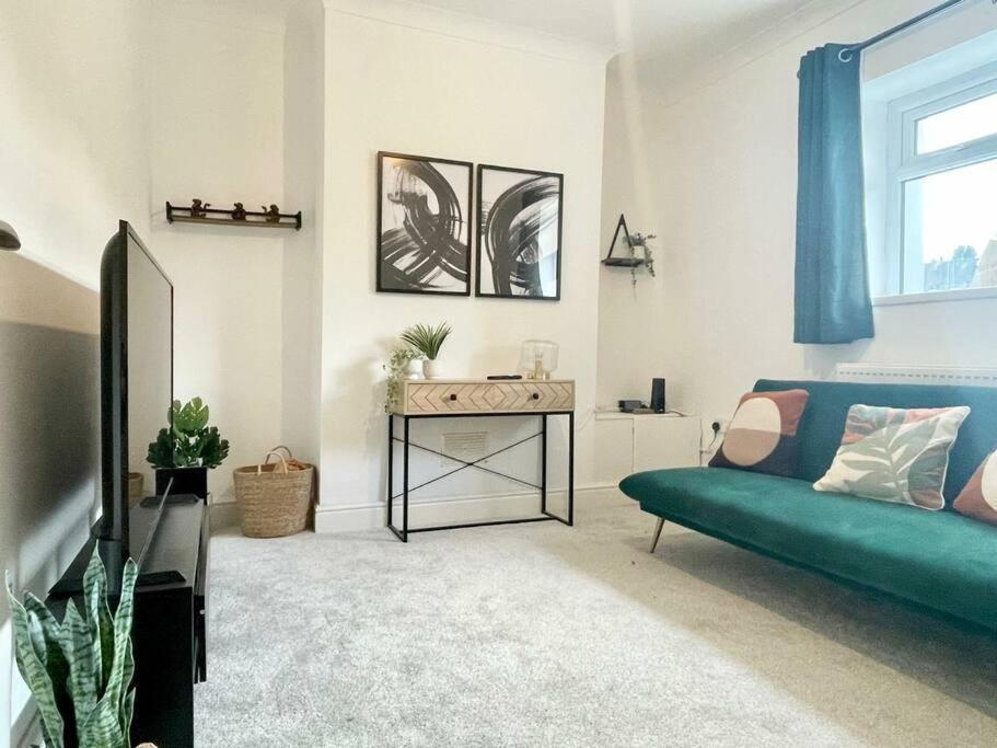 Cozy & Spacious 3-Bedroom Home By Tailored Accommodation Swansea Eksteriør bilde